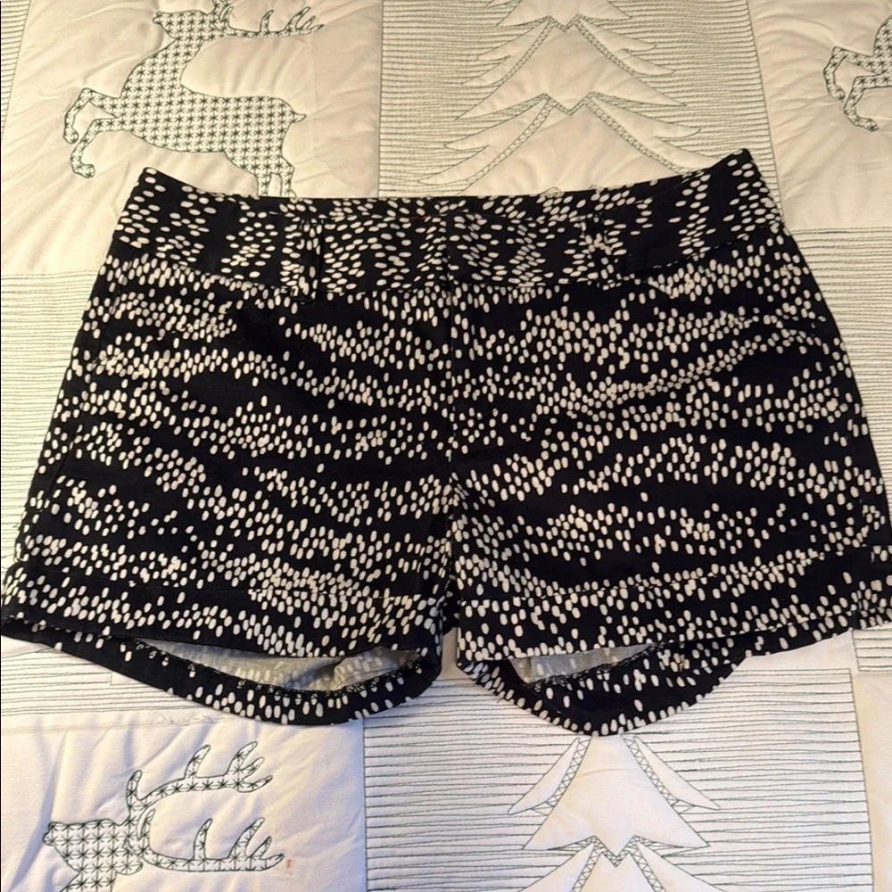 Elle Black and White Patterned Cuffed Shorts-6